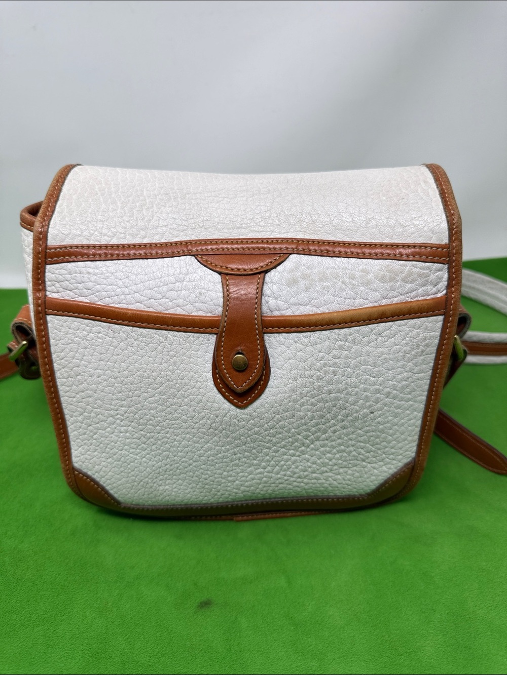 Dooney Bourke White Pebbled Leather Bag - Picture 7 of 17